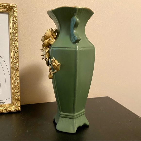 Small Vintage Decor Vase - Picture 3 of 5